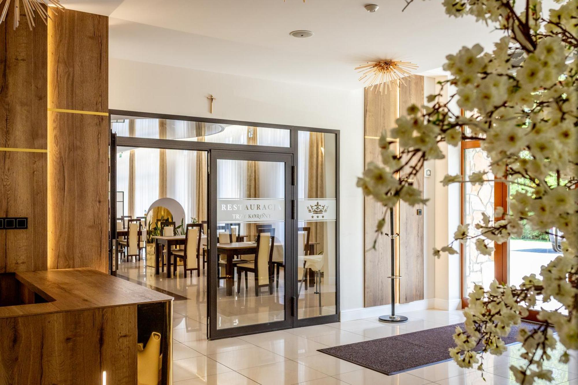 Hotel Trzy Korony Głogów Małopolski Esterno foto