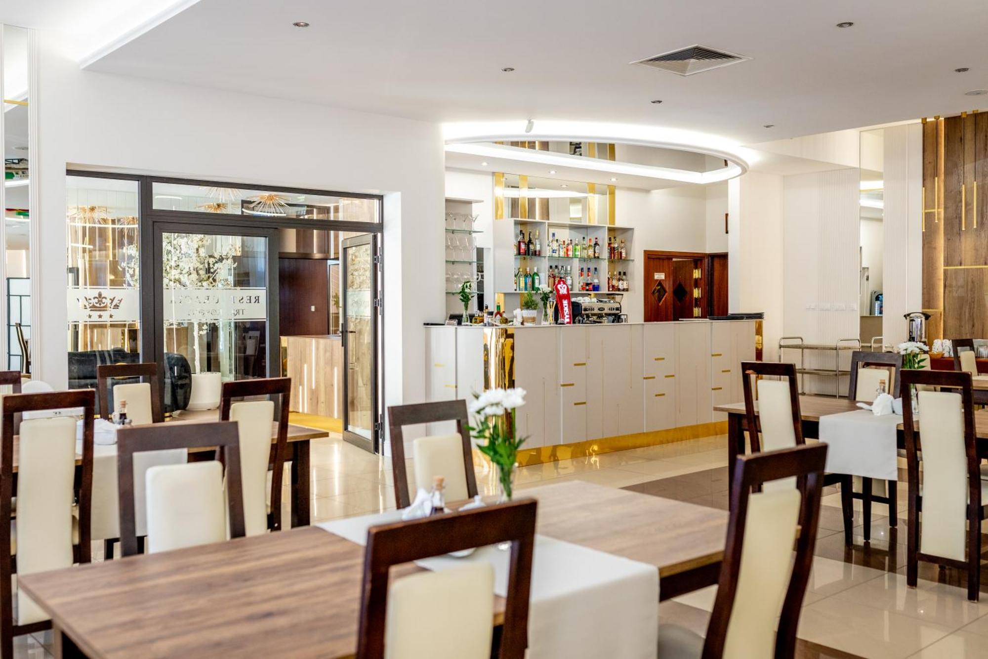 Hotel Trzy Korony Głogów Małopolski Esterno foto