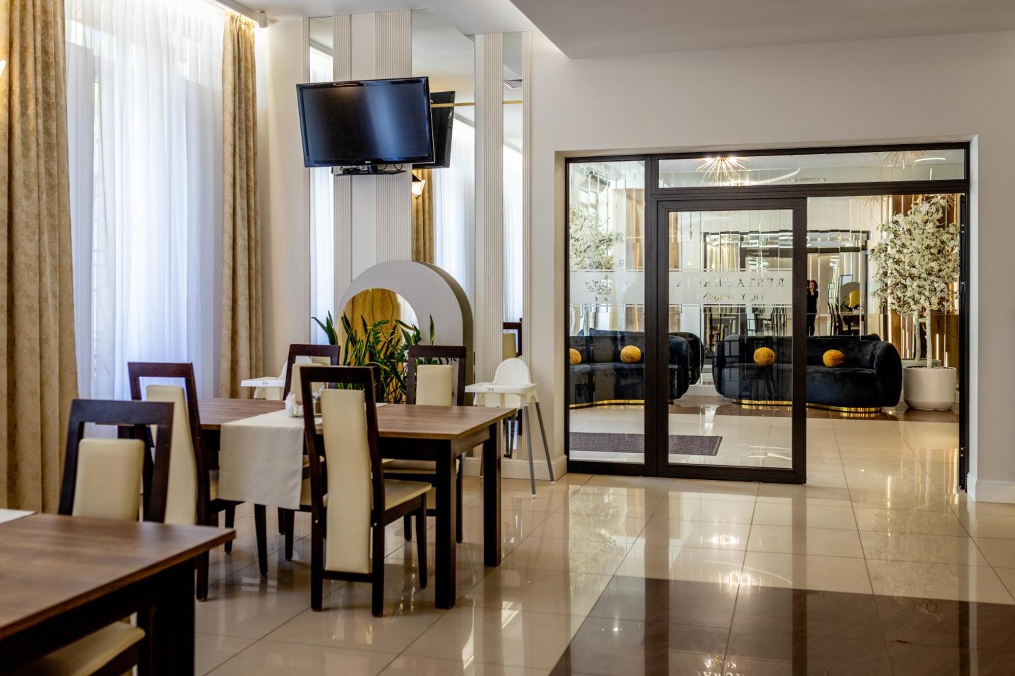 Hotel Trzy Korony Głogów Małopolski Esterno foto