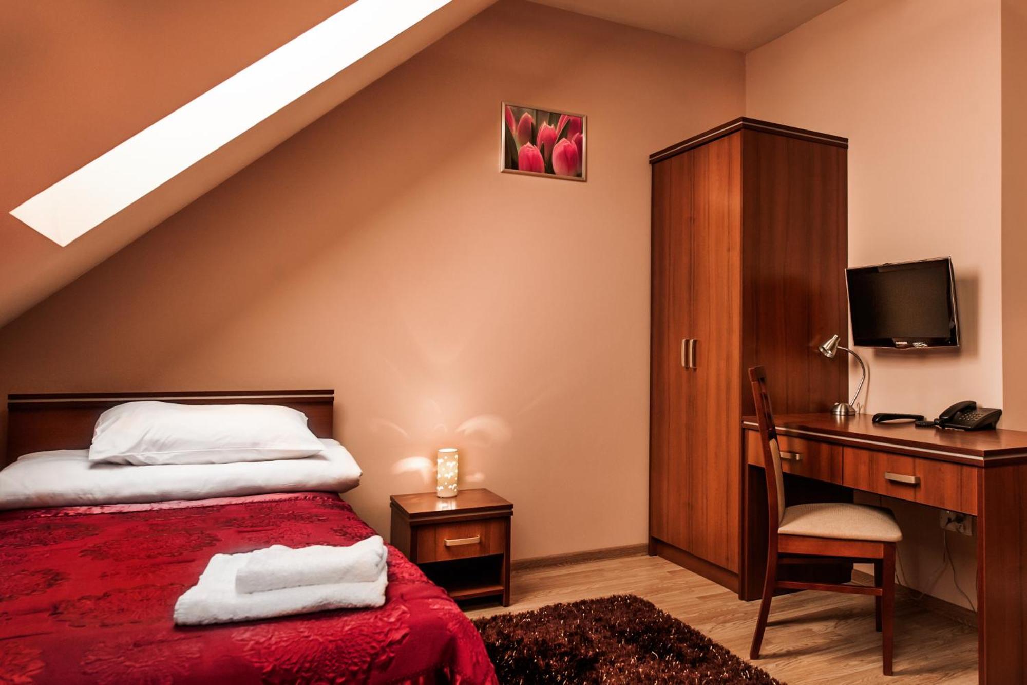 Hotel Trzy Korony Głogów Małopolski Esterno foto